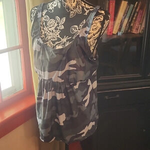 Swim top camo. 1x